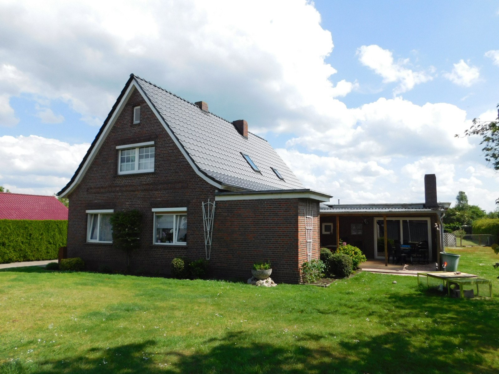 Foto WIESMOOR: Wohnhaus mit Einliegerwohnung