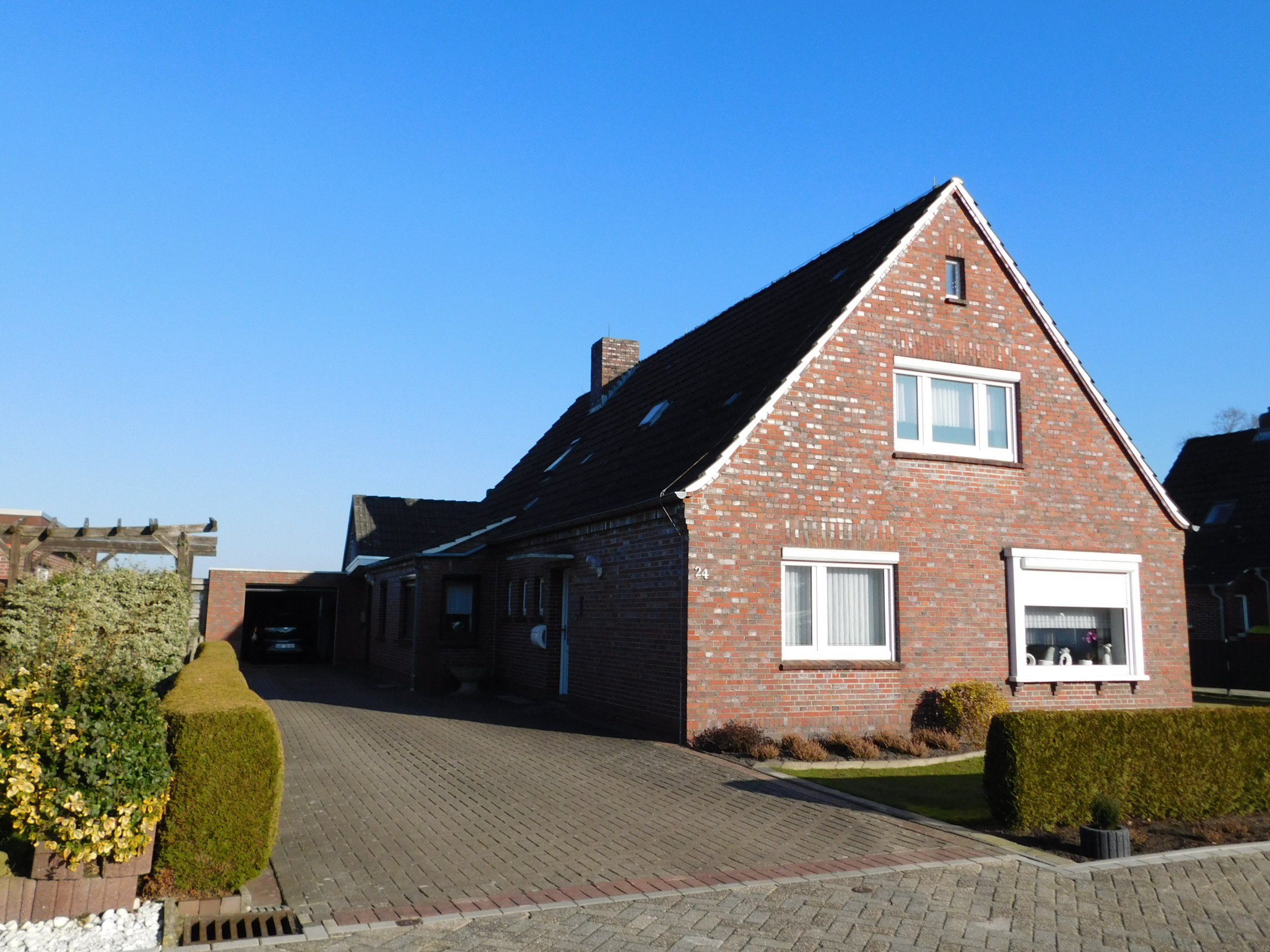 Foto WIESMOOR: H�bsches Zweifamilienhaus