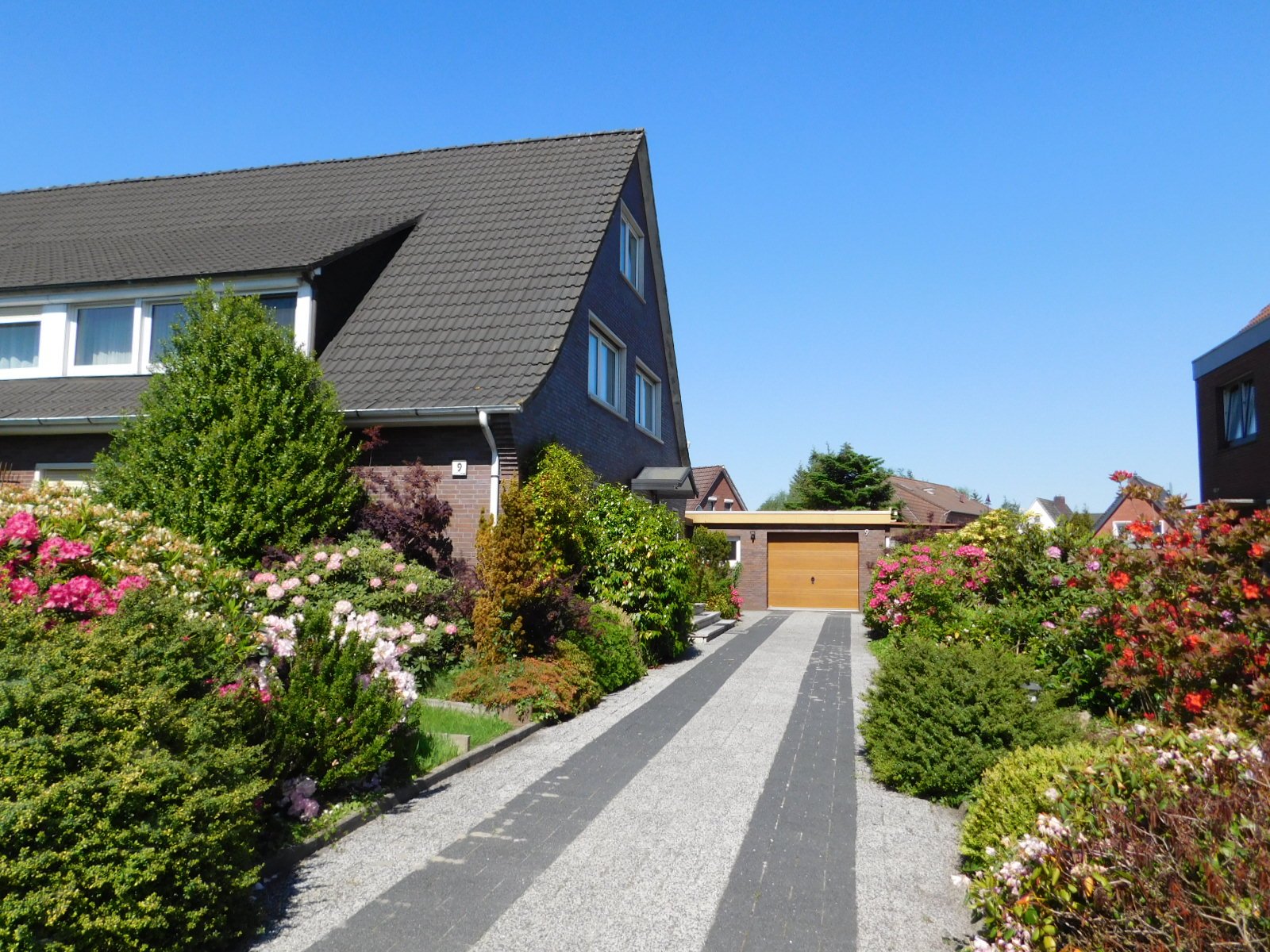 Foto WIESMOOR: Doppelhaush�lfte